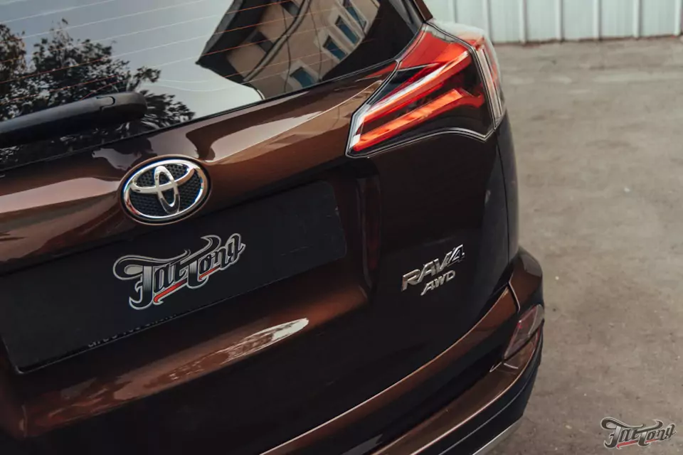 Предпродажная подготовка Toyota RAV4 в отделе детейлинга